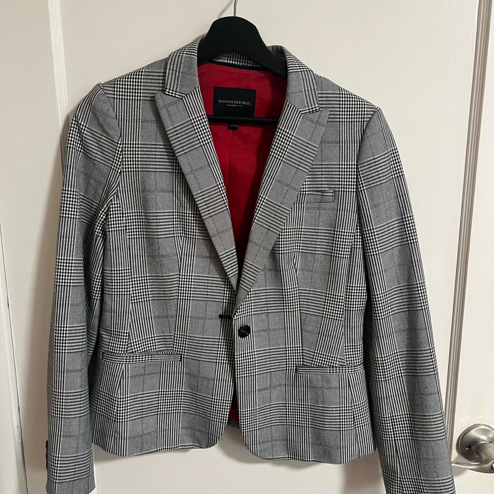 Banana Republic Blazer with Black/White Houndstooth Pattern